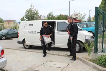 Тир разби кола с пари