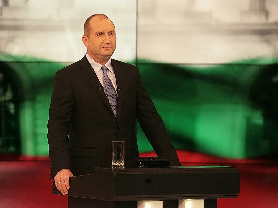 Радев привика служебния премиер и министри