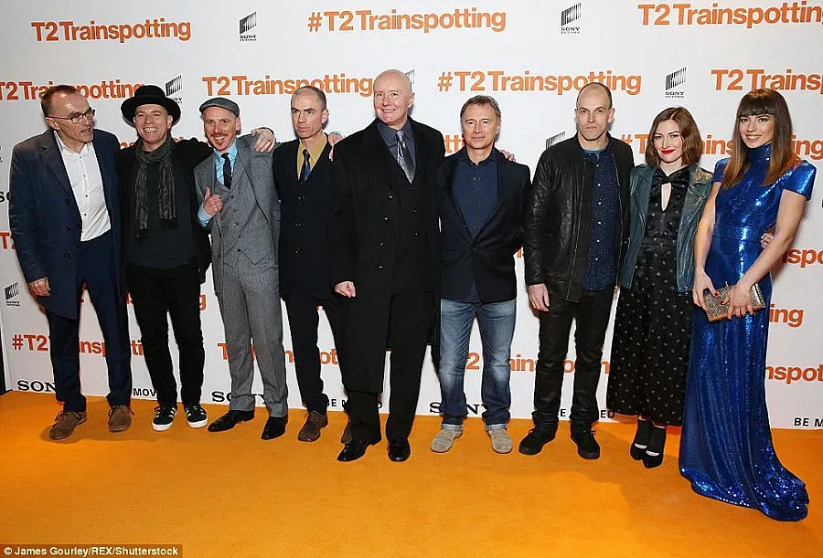 Анжела блести до Юън Макгрегър