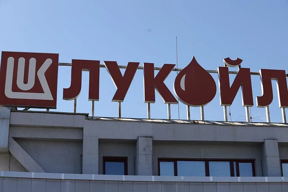 В НС решиха за продажбата на "Лукойл"