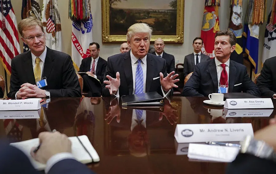 Тръмп привика на килимчето акулите в бизнеса