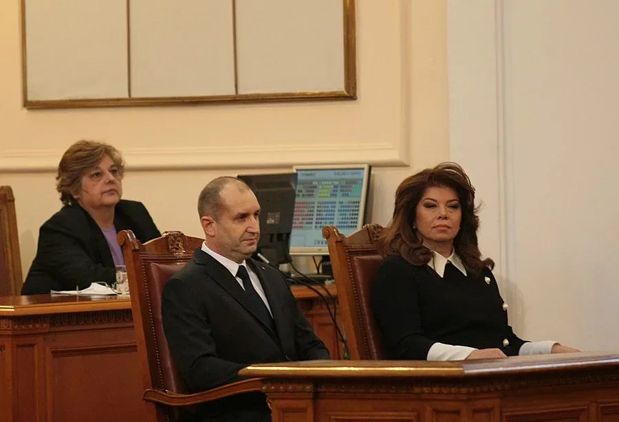 Президентът Румен Радев подписа първите си укази