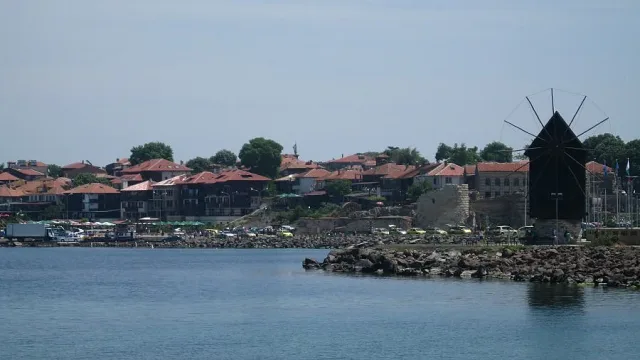 Заведение в наш топ курорт взе акъла на туристите. Извиха се опашки