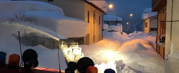 Евакуираха село в Италия заради опасност от лавина