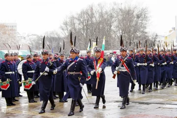 Гвардейците загряха за церемонията на Радев