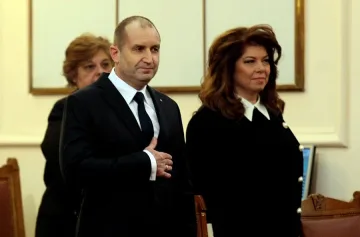 Камбанен звън за Радев днес