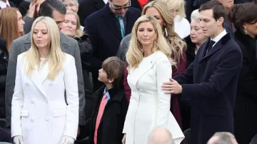 Дъщерите на Тръмп се появиха в елегантни бели тоалети в Капитолия