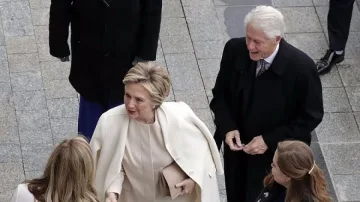 Джордж Буш и Бил Клинтън пристигнаха пред Капитолия