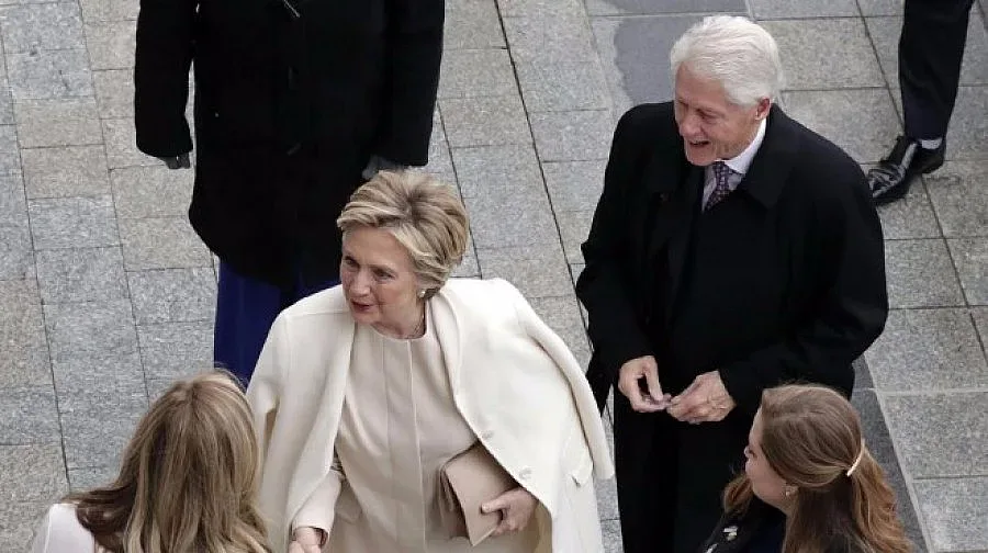 Джордж Буш и Бил Клинтън пристигнаха пред Капитолия