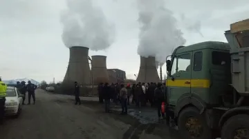 Протестът на съкратени миньори от „Бобов дол" продължава