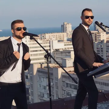 Клипът за "Нищо не е същото" сниман върху 18-етажен блок