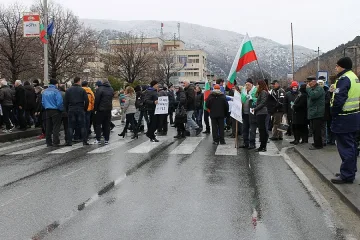 1000 души в Кресна затвориха пътя за Гърция с протест срещу катастрофите