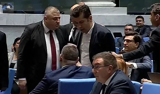 Екшън в парламента! Кики брани Прокопиев, скача на бой