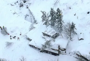 Лавина затрупа хотел в Италия