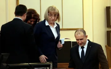 Цачева към Радев: Надявам се да намалите политическото напрежение