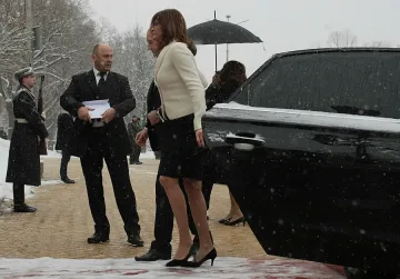 Първата дама и Йотова избраха бяло и черно