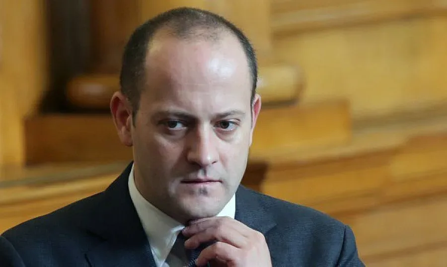 Хората на Радан започнаха да хейтят Радев