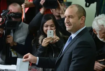 РИА Новости: Соросоиди готвят пуч срещу Румен Радев