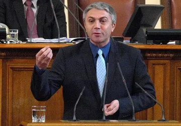 Карадайъ: На част от депутатите им липсва възпитание