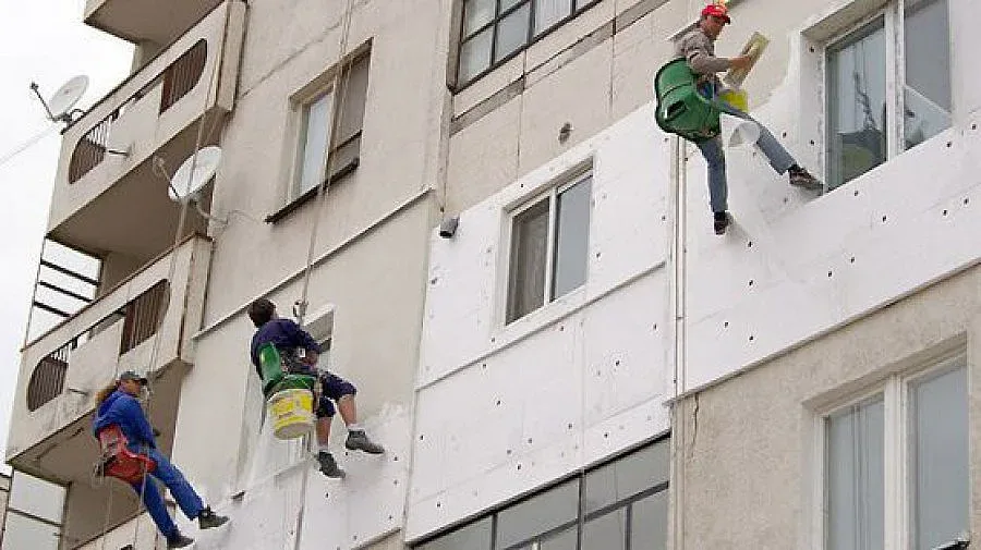 Парламентът одобри още 1 млрд. за саниране