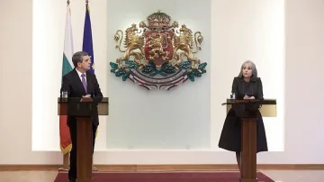 Попова: Плевнелиев загуби контрол върху всички служби 