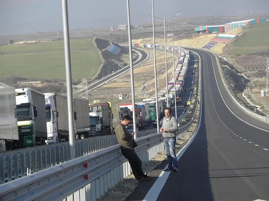 Наши превозвачи искат държавата да не допусне блокада на границата