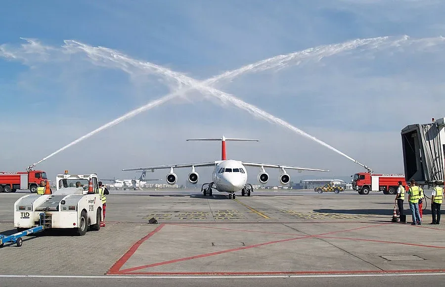 Италиански "Спартан" кацна аварийно в София (ОБНОВЕНА)