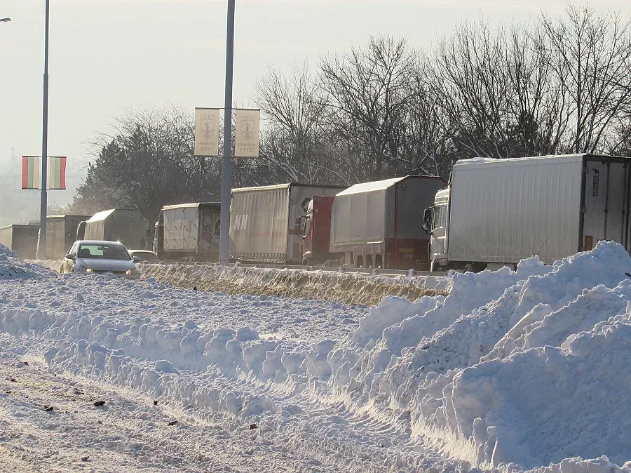 8 километра опашка от тирове на Дунав мост 2