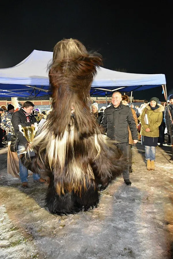 Отрупаха с купи и плакети кукери в Симитли