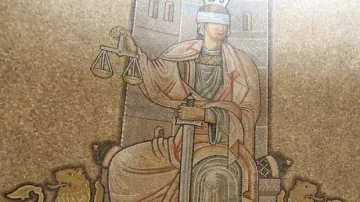 Съдът решава за митничарите от Варна