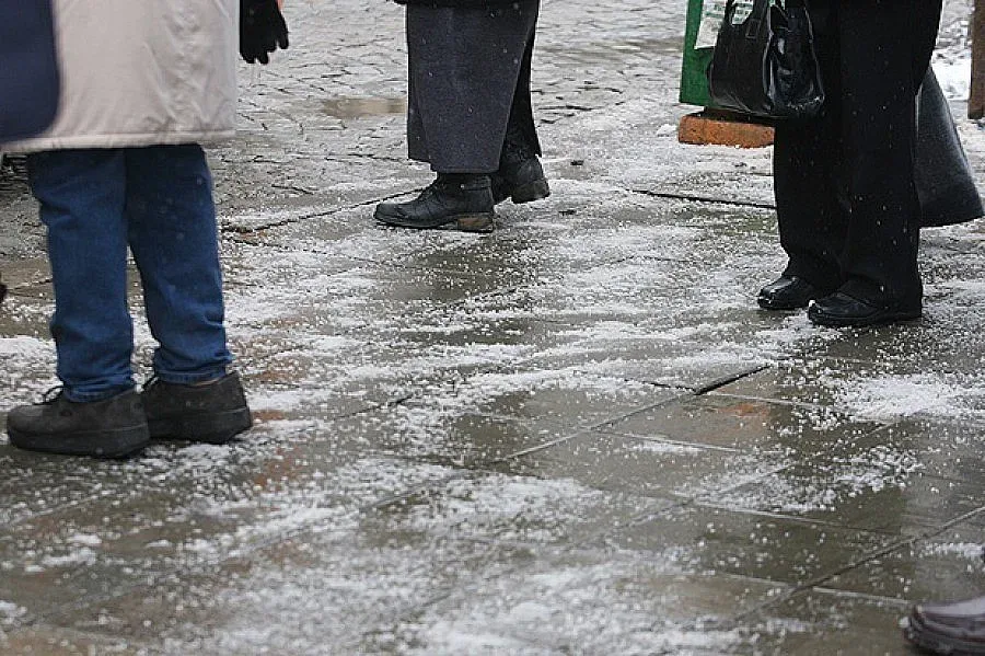 Жълт код за поледици в 14 области днес