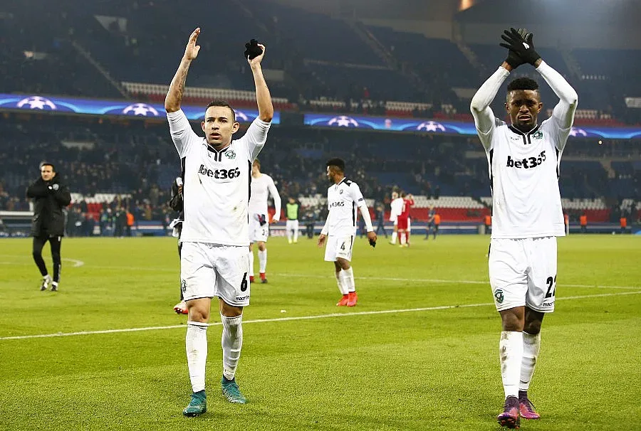 "Лестър" почна търга за Кафу