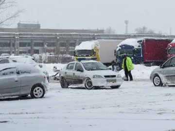 ТИР-ове блокират трафика на Дунав мост при Русе