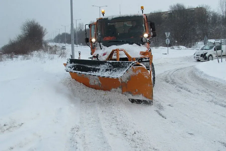 Вятър, валежи и ниски температури днес