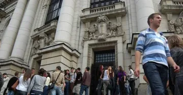 Дават повече пари за инженери и математици