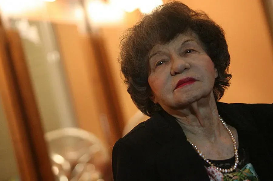 Стоянка Мутафова отново на сцена