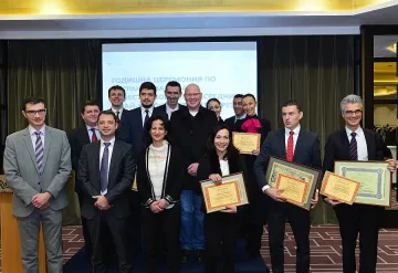 Делян Добрев с приз от борсата