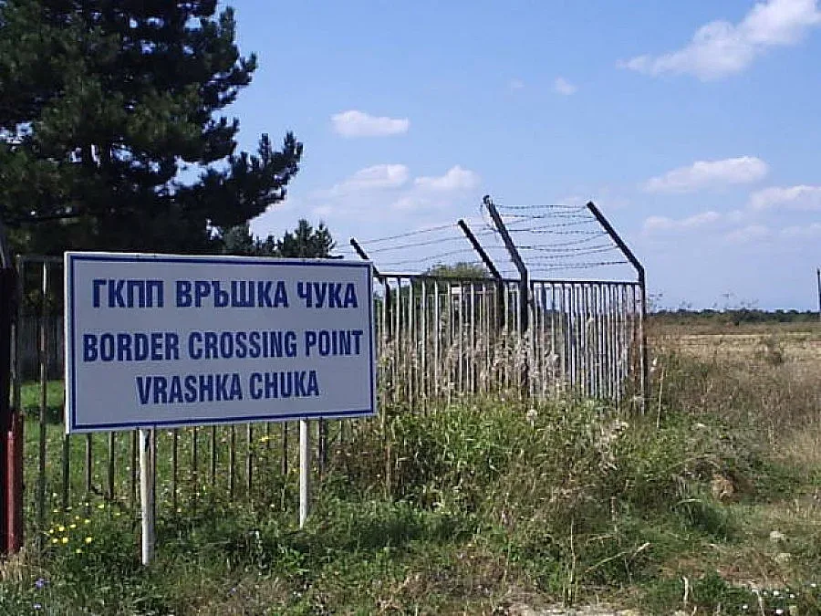 Снежните преспи блокираха нелегалния трафик на бежанци през „Връшка чука"