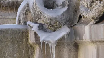 В Европа продължава ледената блокада