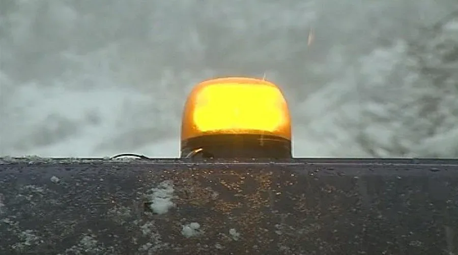 Оранжев код за силни валежи от сняг в 12 области днес