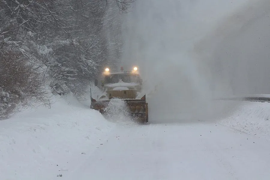 Автобус с пътници закъса на пътя Асеновград - Садово 