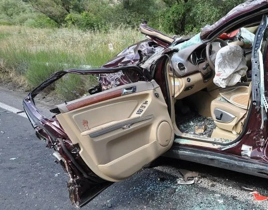 Жена с опасност за живота след жестоката катастрофа в София