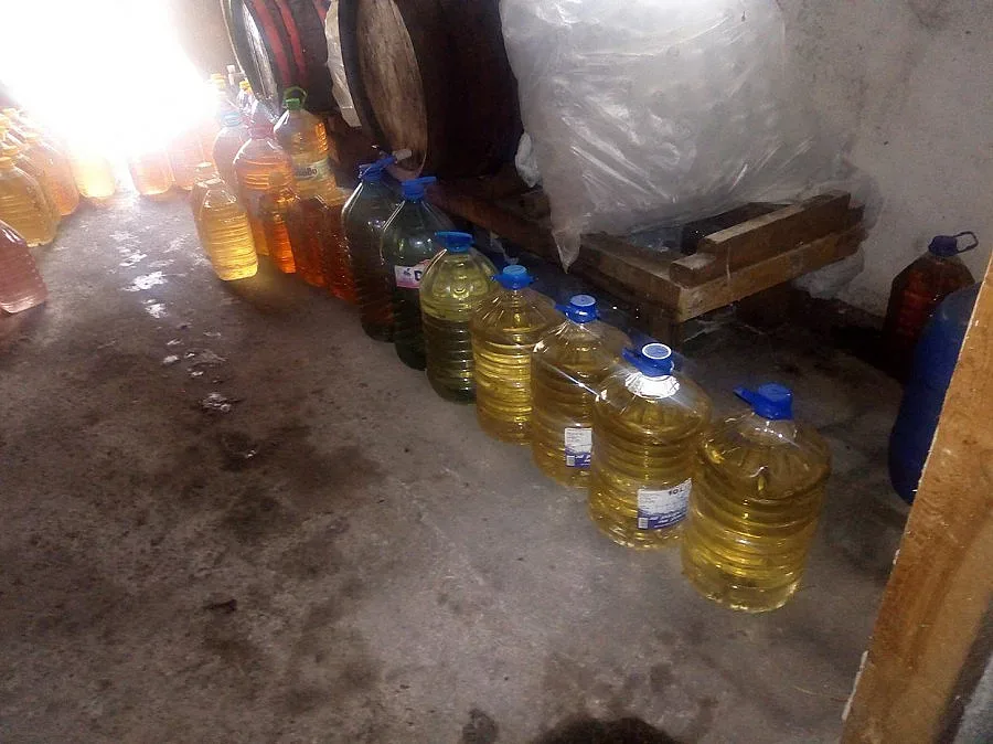 Митничарите разбиха схема за продажба на алкохол в интернет