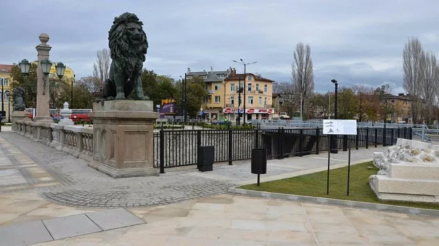 Спецполицаите на крак заради изоставен багаж на Лъвов мост