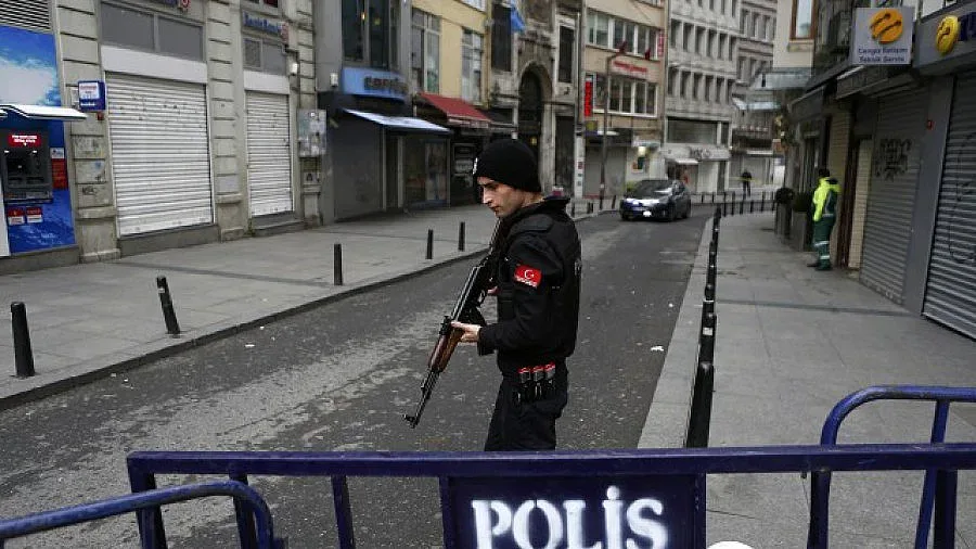 Жертвите на терористичната атака в Истанбул вече са 39