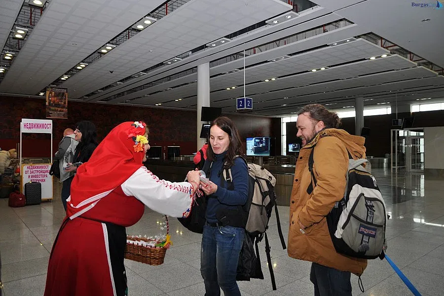 Отвориха летище  Бургас за полети