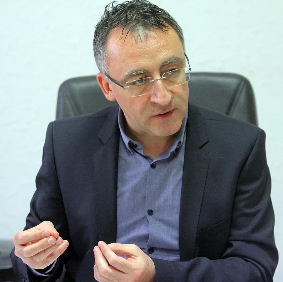 4 000  чакат да се освободят места за учители