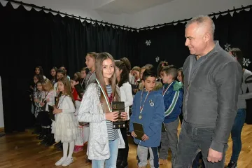 Купи, медали и плакети за талантливите деца на Симитли