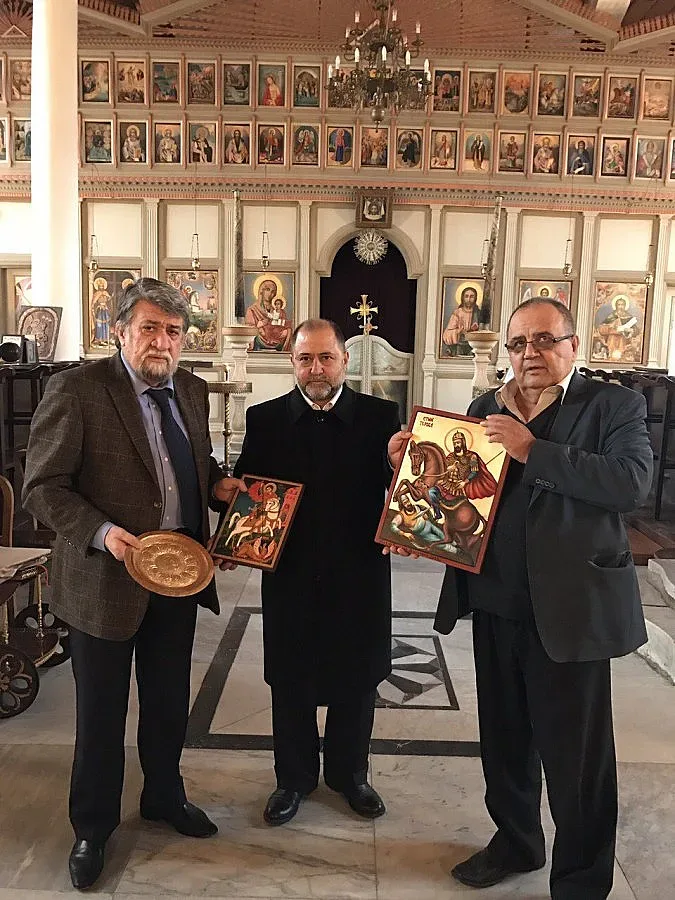 Абсолвенти изографисват църквата ни в Одрин