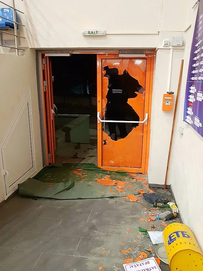 Агитка потроши нова зала в Петрич